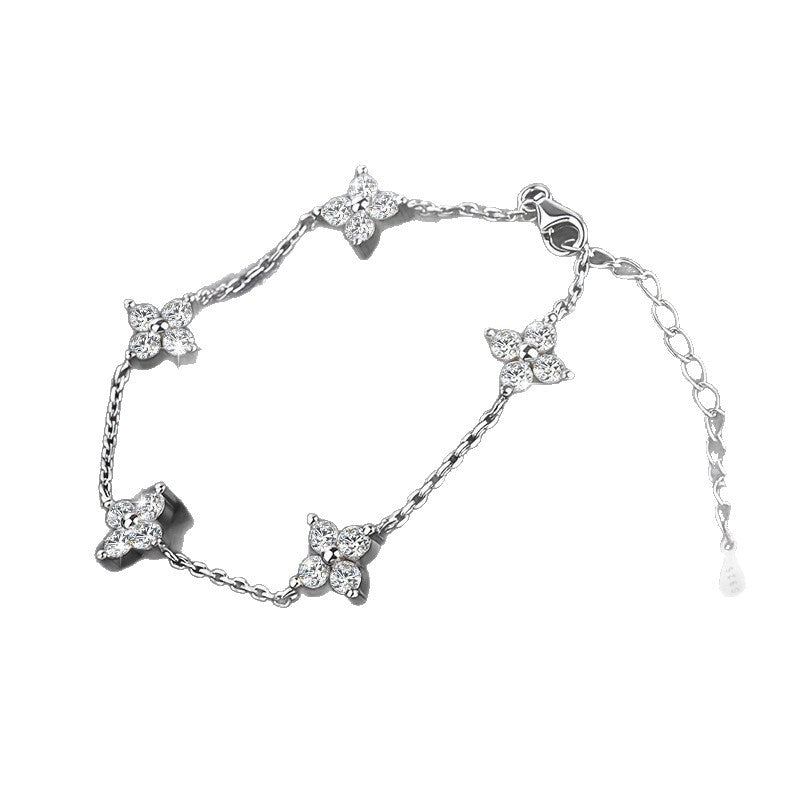 Cloverlyte - Round Cut Moissanite Clover Nature Inspired Bracelet