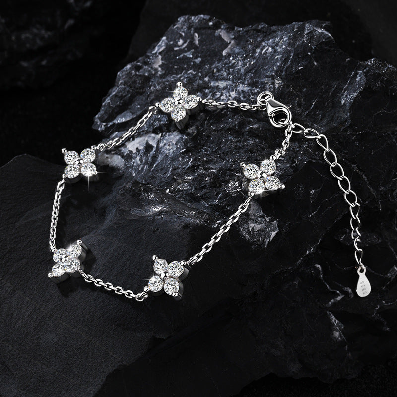 Cloverlyte - Round Cut Moissanite Clover Nature Inspired Bracelet