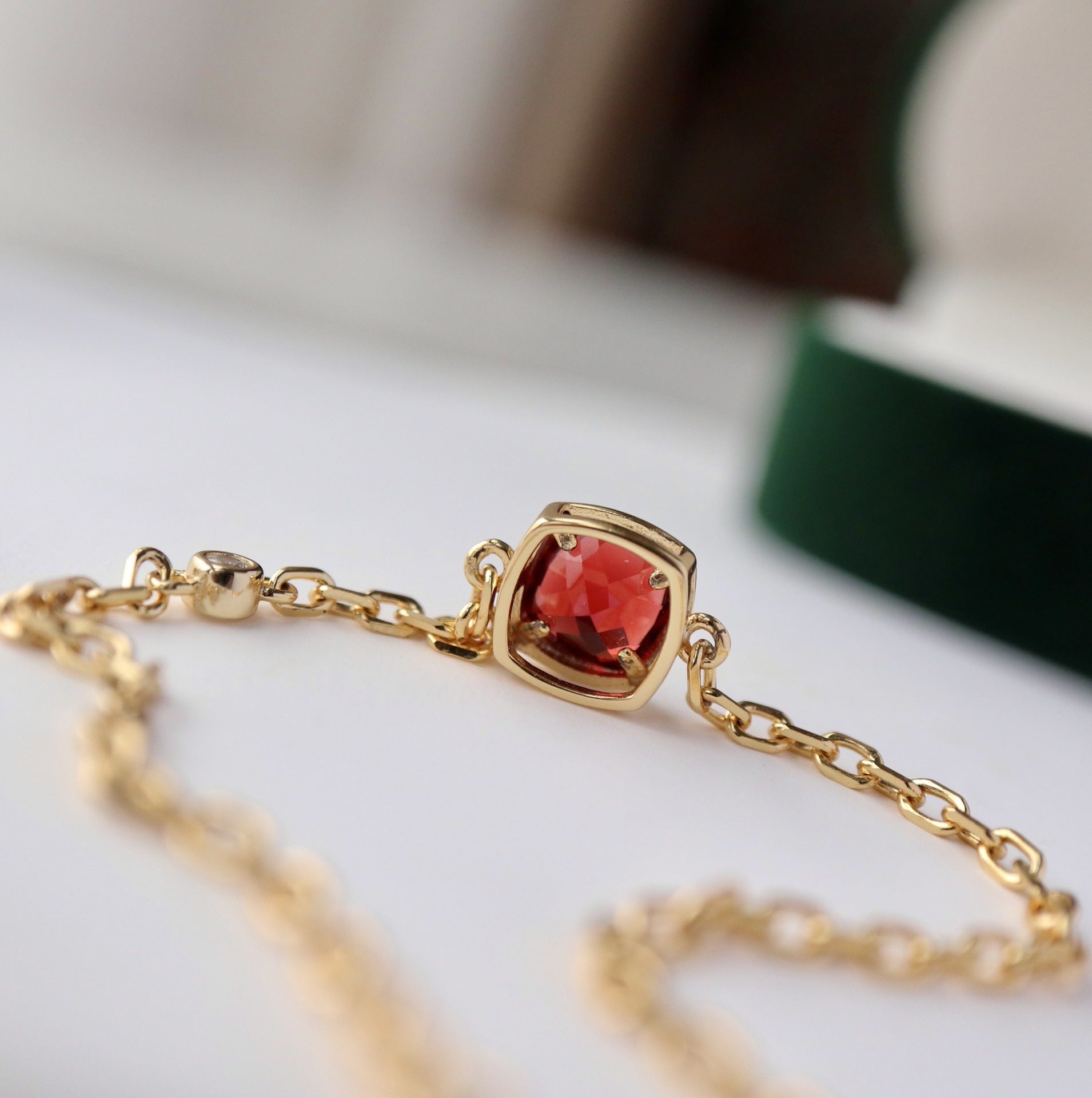 Flamme - Cushion Cut Natural Garnet Minimalist Classic Bracelet