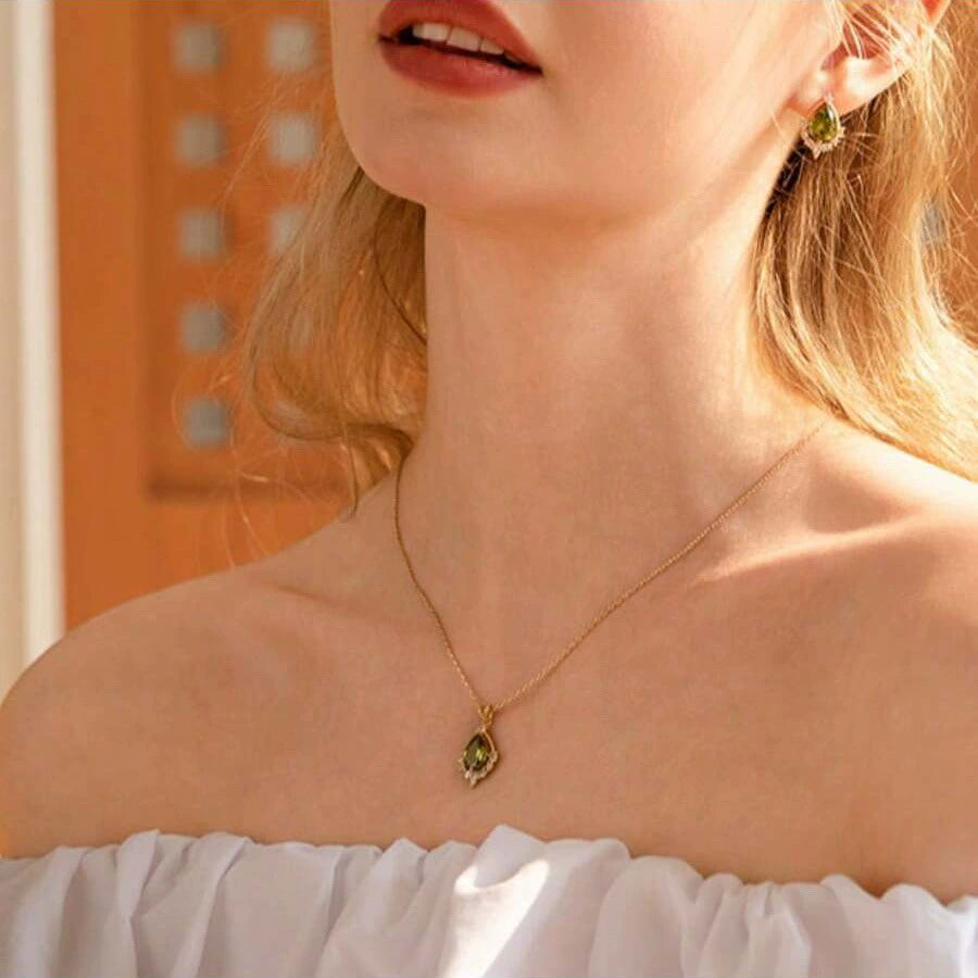 Cordelia - Pear Cut Green Peridot Vintage Necklace