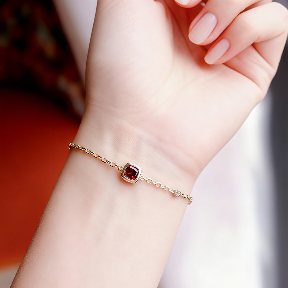 Flamme - Cushion Cut Natural Garnet Minimalist Classic Bracelet