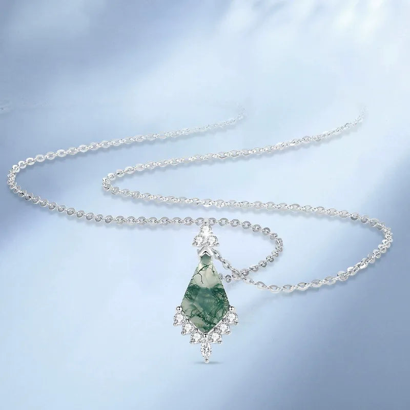 ’AeroMoss‘ Kite Shape Moss Agate Cluster Necklace
