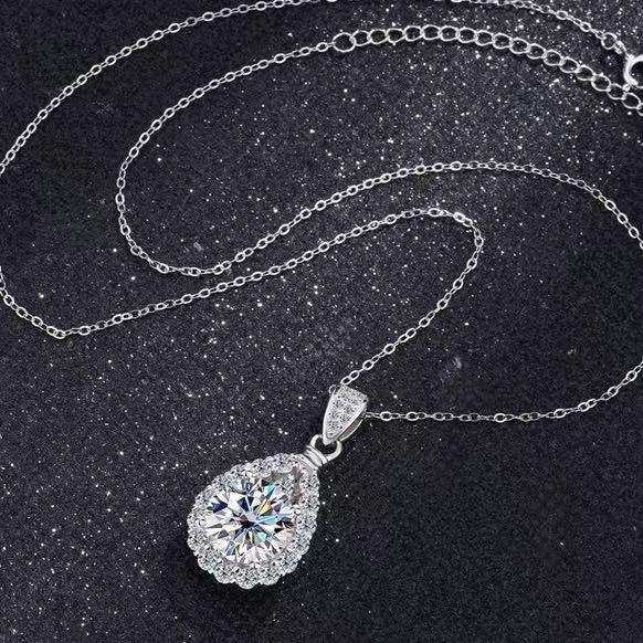 Verdantia - Round Cut Green Moissanite Halo Necklace