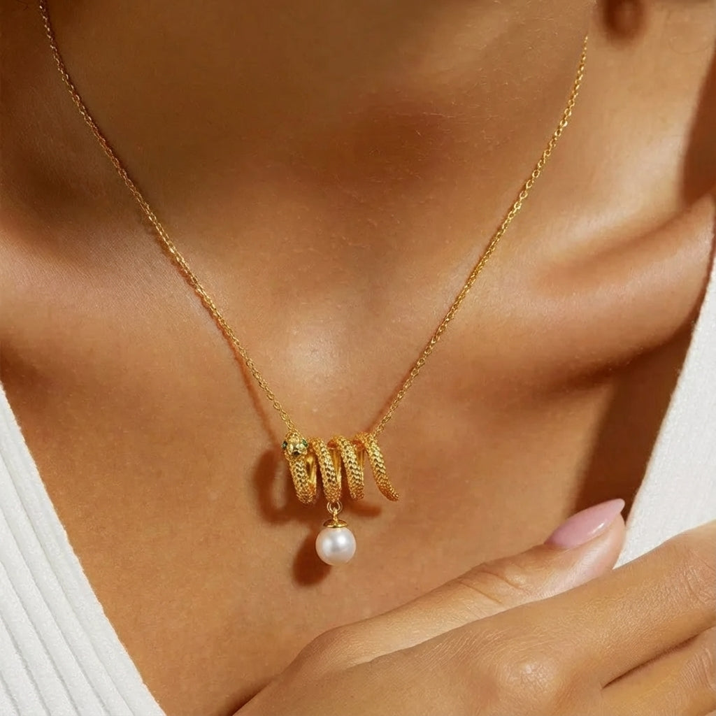 Collier unique en perles rondes et perles serpent spirituel