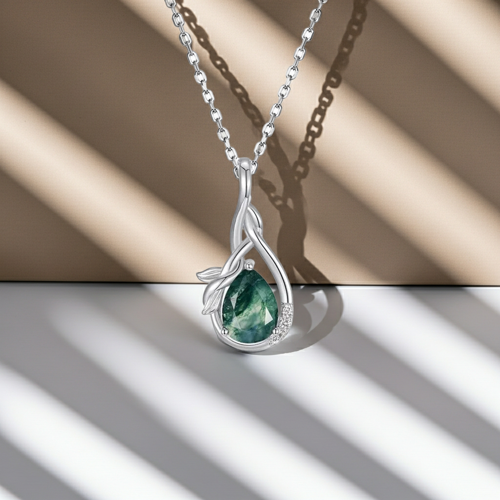 Collier « Avelyn Moss » en agate mousse naturelle en forme de poire, un bijou unique pour femme, cadeau idéal pour un anniversaire ou un mariage.