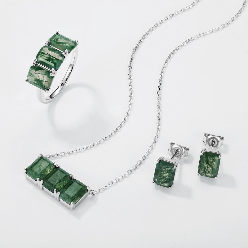 Collier minimaliste à trois pierres en agate mousse taille émeraude pour votre petite amie - « Voile verdoyant »