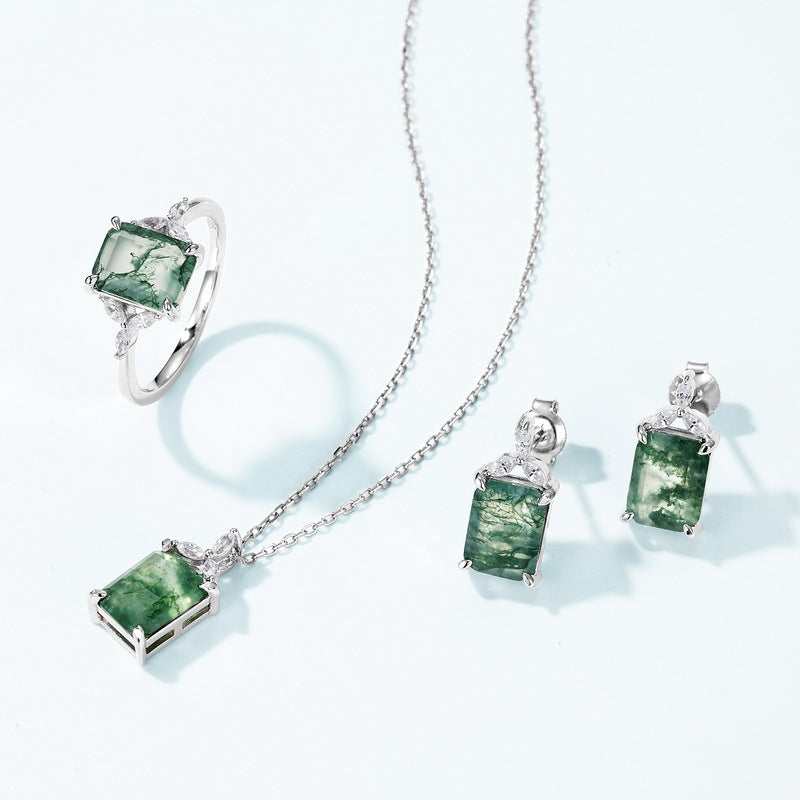 Collier pendentif en agate mousse taille émeraude pour votre petite amie - « Trône verdoyant »