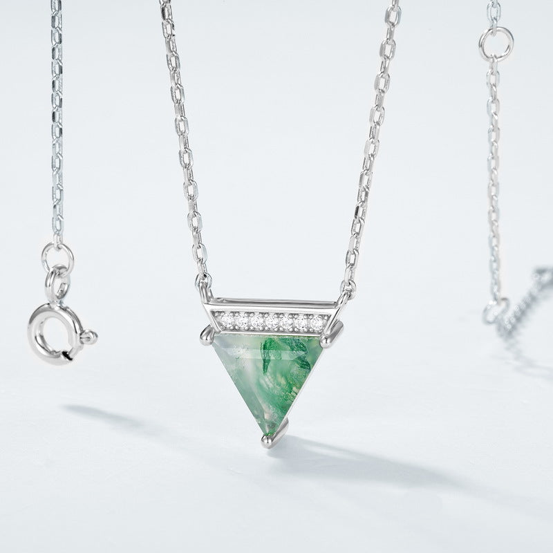 Collier d'accent scintillant en agate mousse taillée en triangle pour petite amie - « Pyramide mystique »