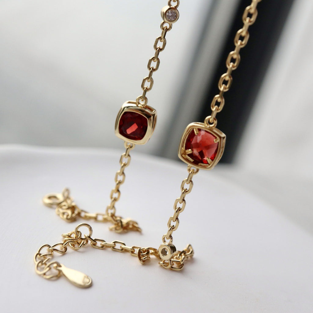 Flamme - Cushion Cut Natural Garnet Minimalist Classic Bracelet
