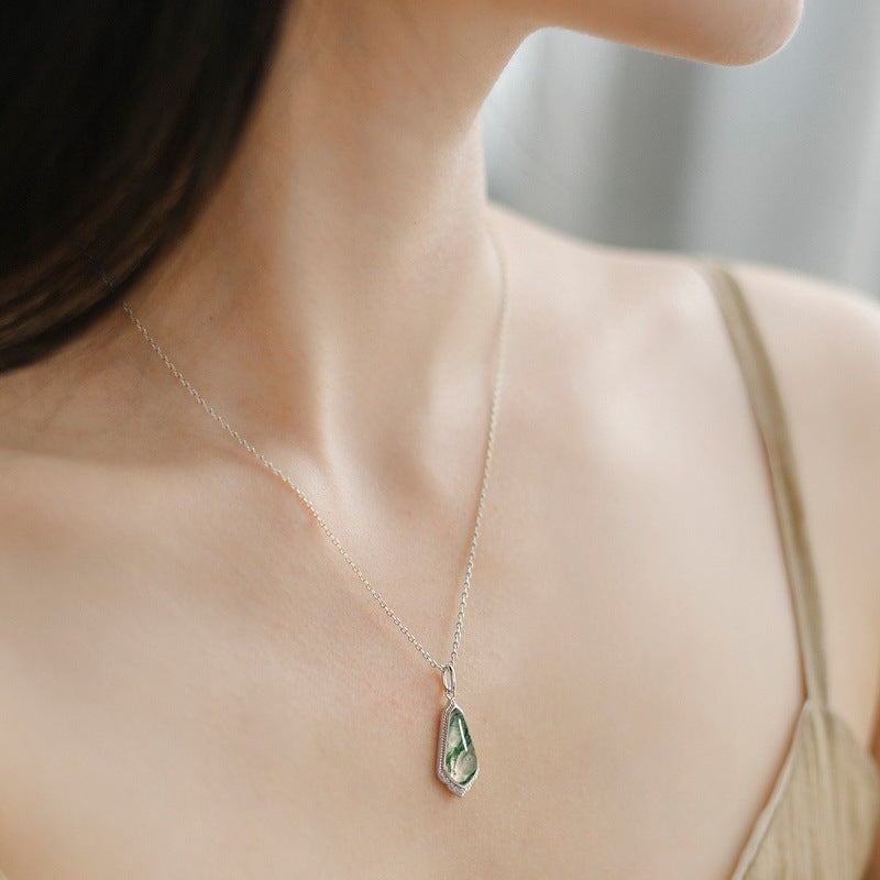 Collier vintage festonné en agate mousse taille cercueil pour petite amie - « Cercueil verdoyant »