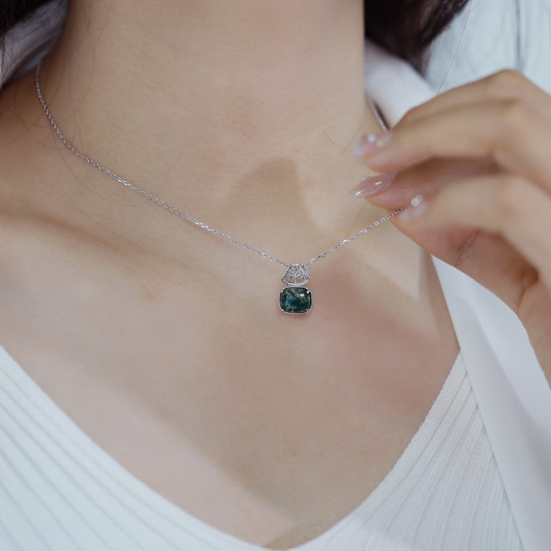 Pendentif en agate mousse Reine Égyptienne pour femme