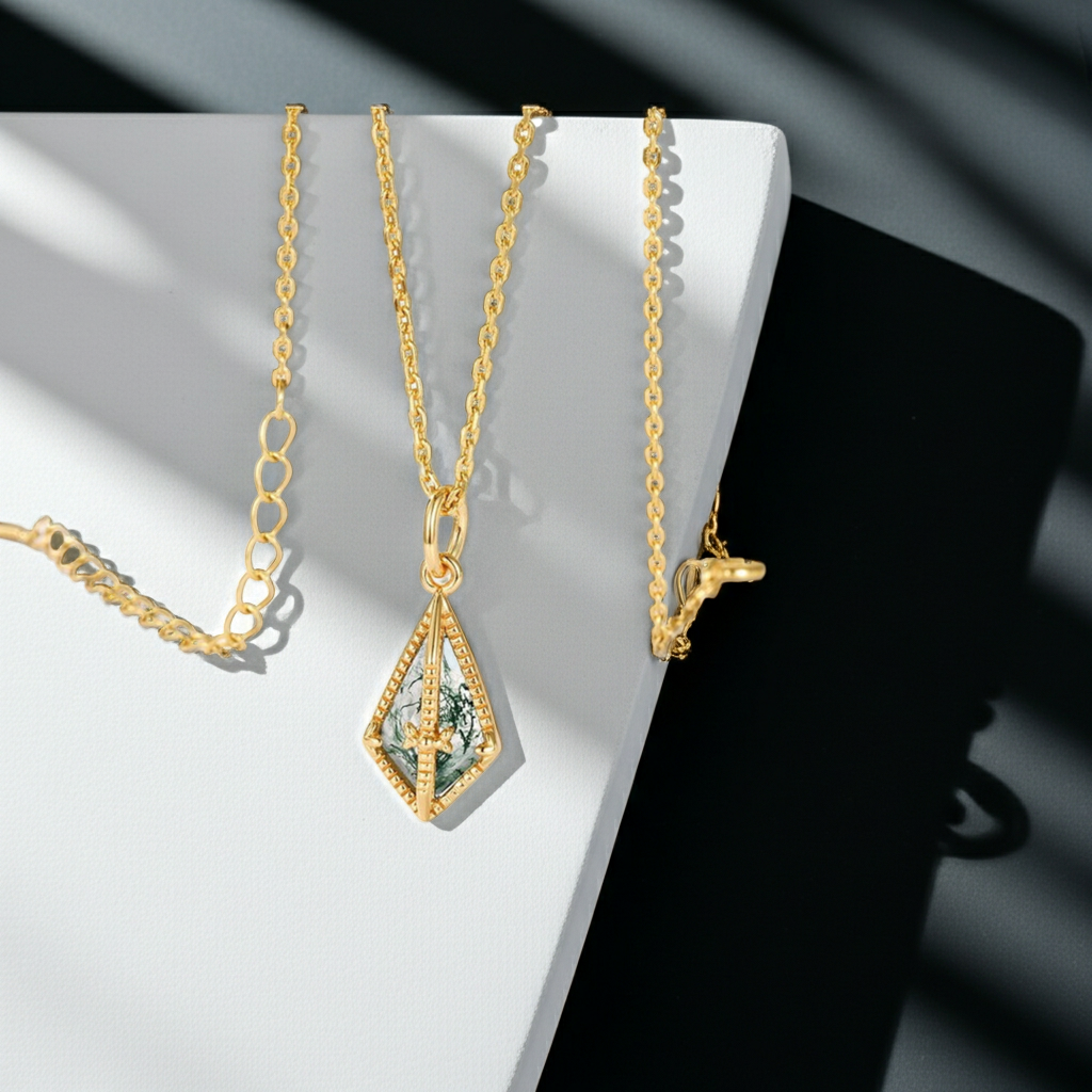 'Evermoss' Kite Cut Natural Green Moss Agate Vintage Necklace Sterling Silver