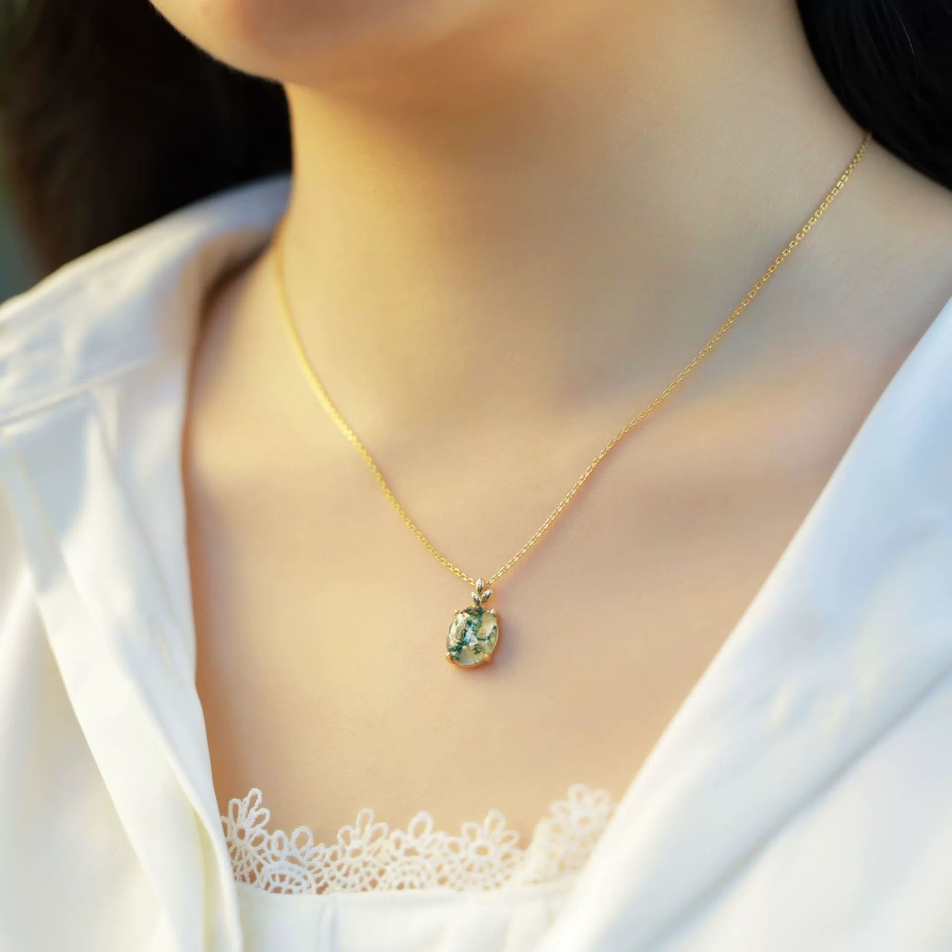 Collier personnalisé en agate mousse verte inspirée par la nature, pour ma femme « Loren »