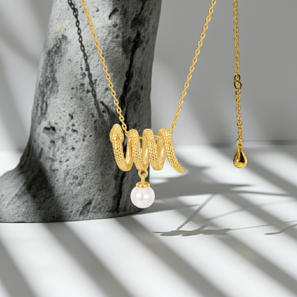 Collier unique en perles rondes et perles serpent spirituel