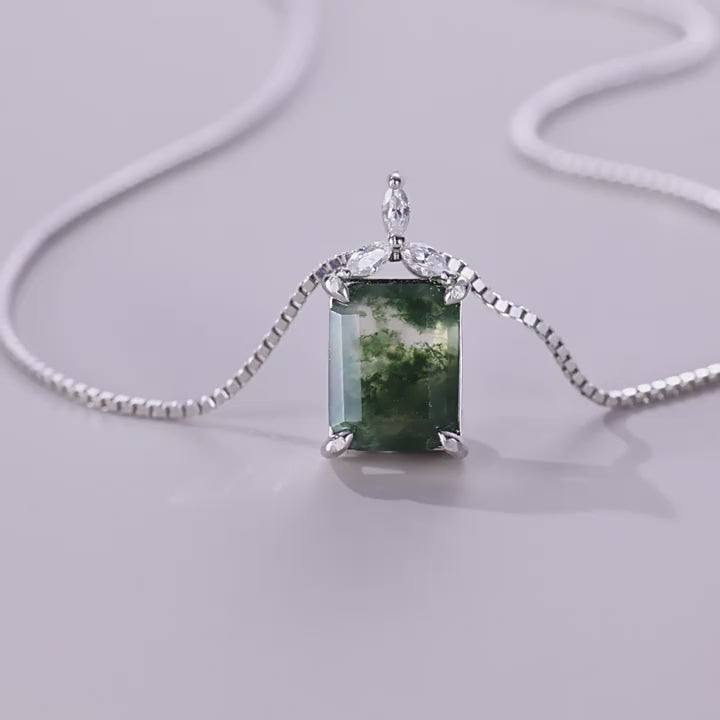 Collier pendentif en agate mousse taille émeraude pour votre petite amie - « Trône verdoyant »