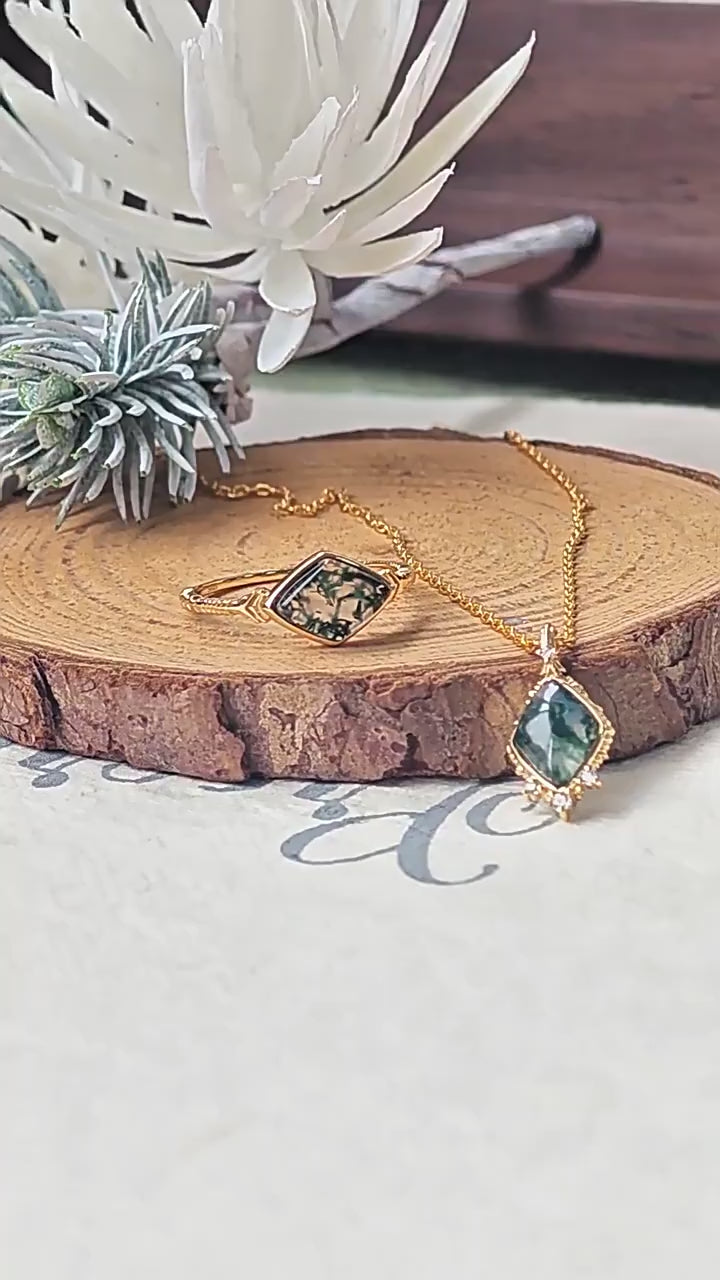 Kite Cut Moss Agate Nature Vintage Necklace - ‘Hazel’