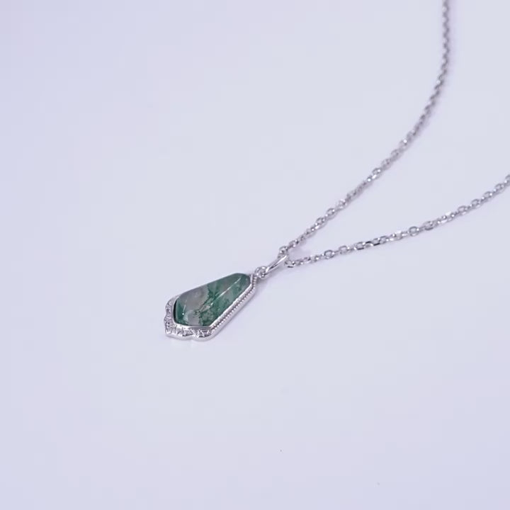 Collier vintage festonné en agate mousse taille cercueil pour petite amie - « Cercueil verdoyant »